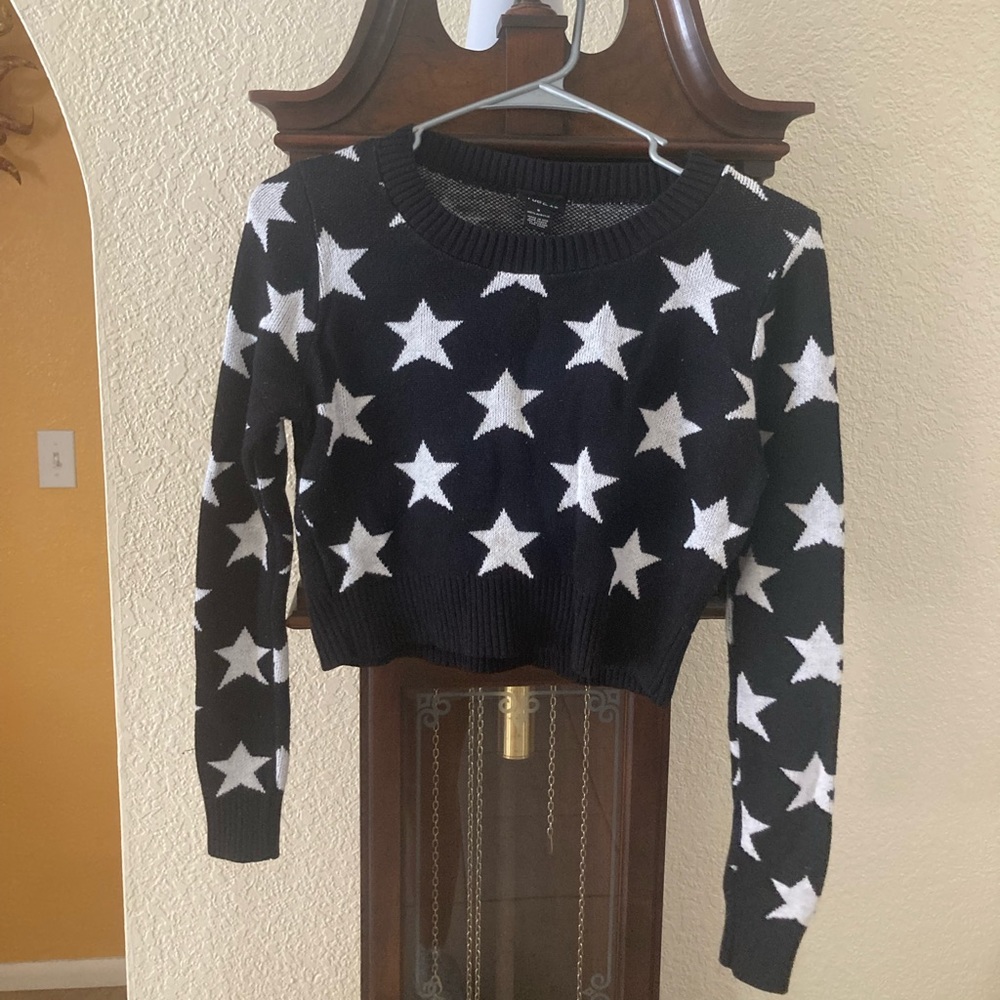 Black Long-Sleeve Crop Top